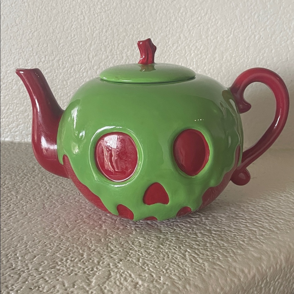 Disney Snow White And The Seven Dwarfs Poison Apple Teapot
